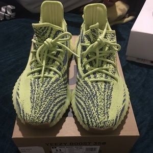 Yeezy Boost 350 V2